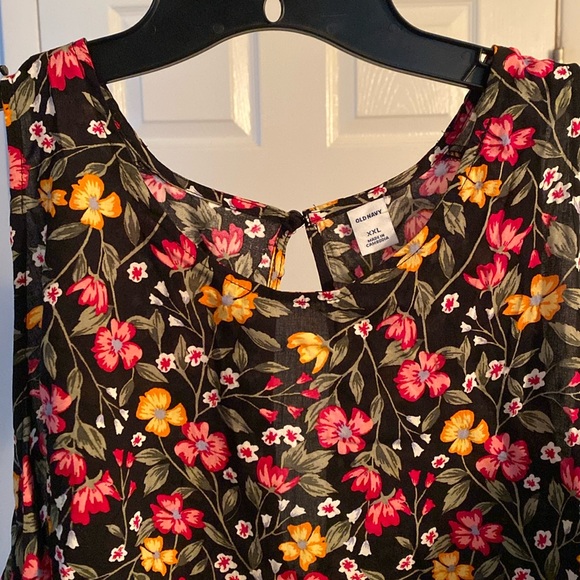 Old Navy Floral Sleeveless Blouse - Picture 2 of 5